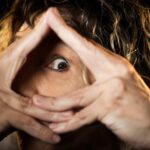 Denise Stoklos leva ao palco a força da literatura de Dalton Trevisan em espetáculo dirigido por Alessandra Maestrini