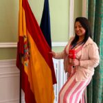 Atriz e apresentadora brasileira relata momentos de tensão durante tremores em Granada, na Espanha