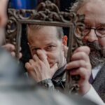 “Freud e o Visitante” traz debate profundo sobre fé, razão e humanidade